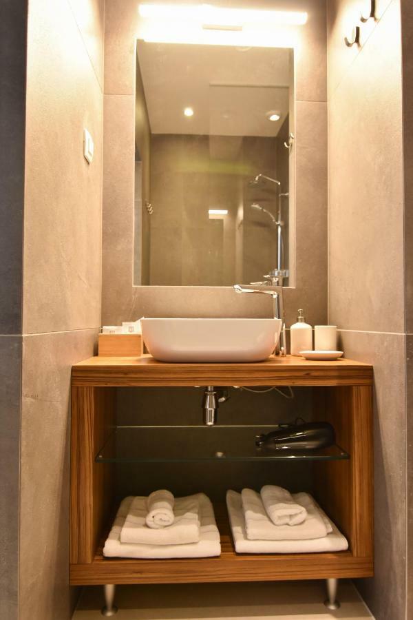 Karlo Main Square Apartments 1 ซาเกร็บ ภายนอก รูปภาพ