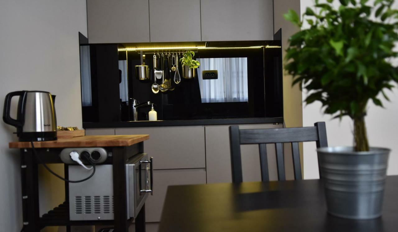 Karlo Main Square Apartments 1 ซาเกร็บ ภายนอก รูปภาพ
