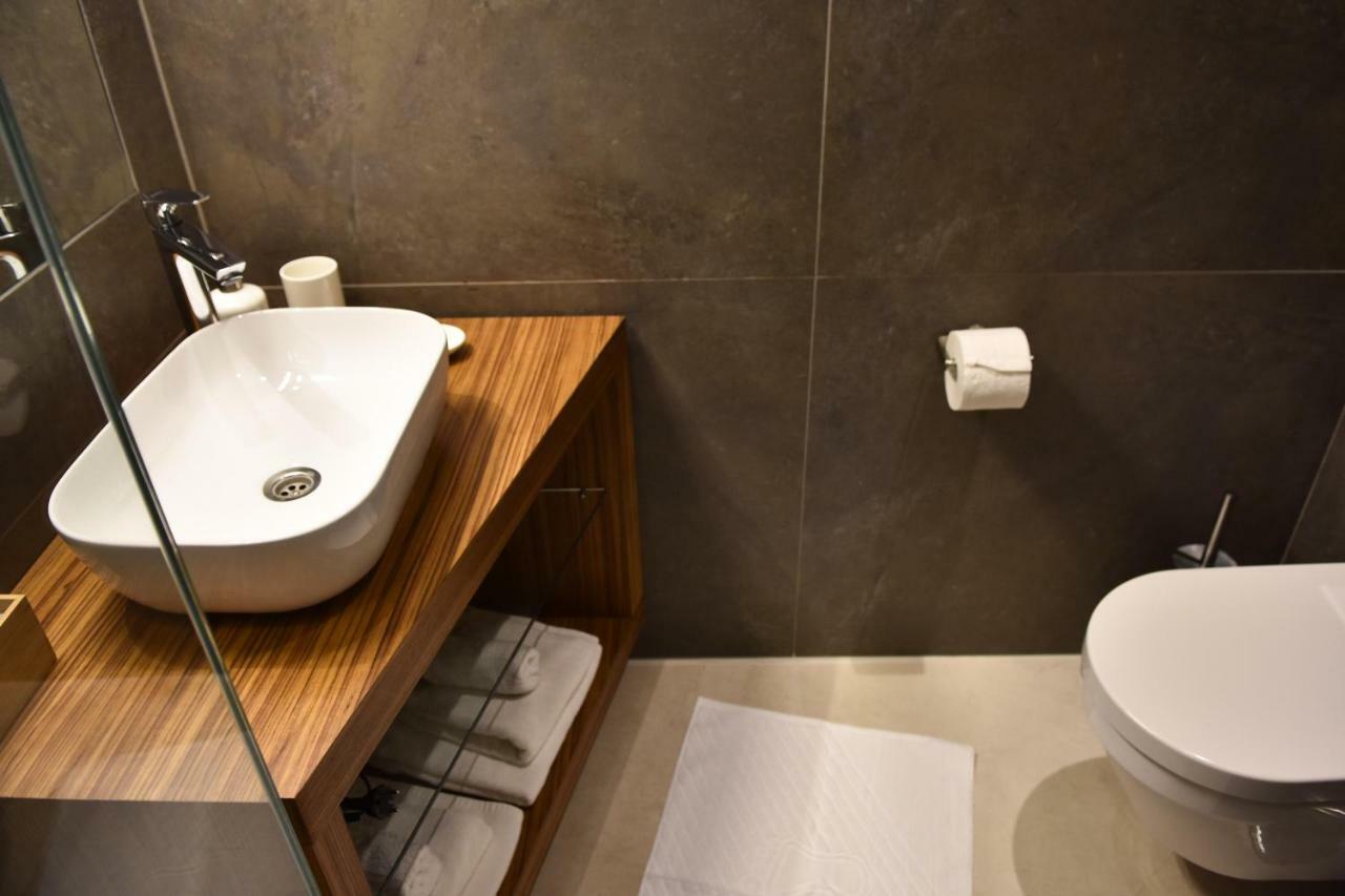 Karlo Main Square Apartments 1 ซาเกร็บ ภายนอก รูปภาพ